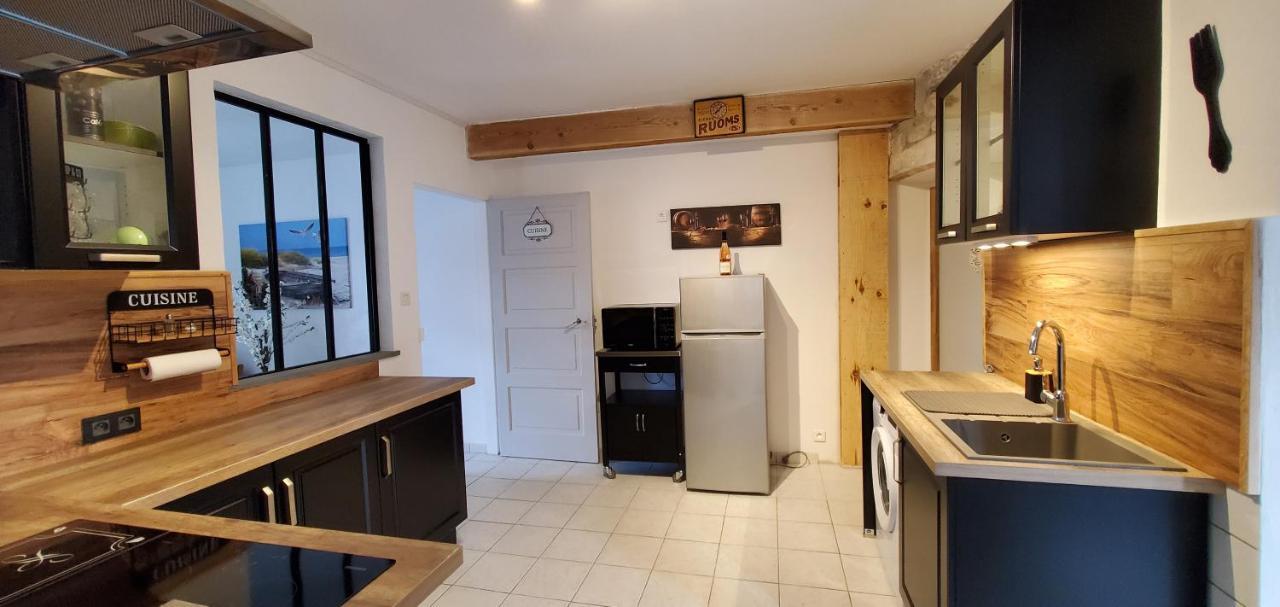 Appartement dans le centre historique de RUOMS Extérieur photo