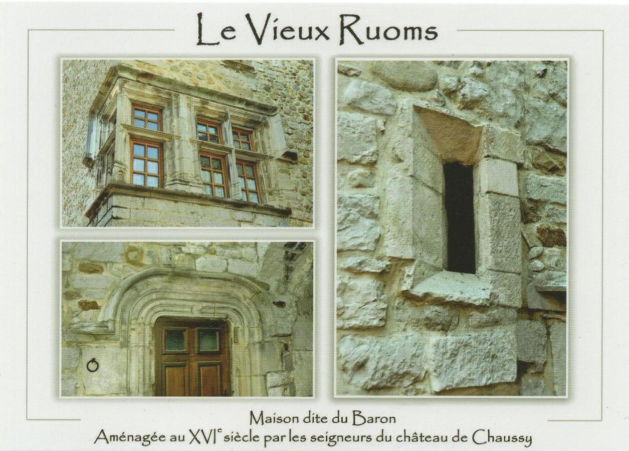 Appartement dans le centre historique de RUOMS Extérieur photo